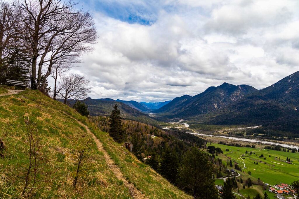 Blick in Isartal vom Krepelschroffen
